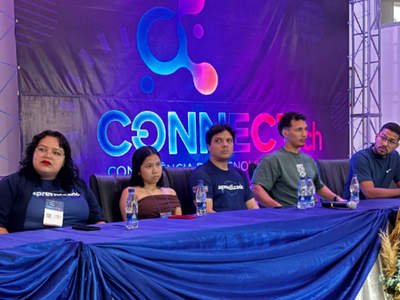 Participantes reunidos no evento